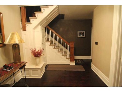 Entry/Foyer.