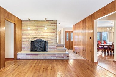 4463 Lauraland Drive East-7.jpg-SMALL