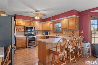 121 Crown Point Dr unit 1, Sherman, IL 62684 - photo 3
