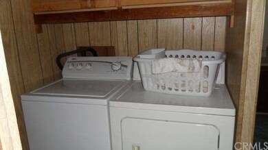 SEPERATE LITTLE LAUNDRY AREA