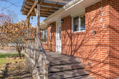 10 - 2804 Taft Hwy - Exterior