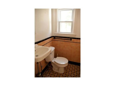 Bathroom. 1st. floor lavette