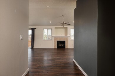 3EntryHalltoFamilyRoom