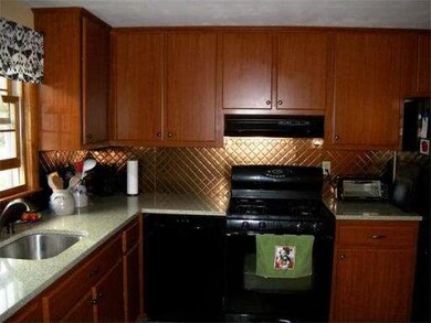 250 Colonial Rd, Lawrence, MA 01843 - photo 4