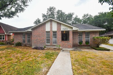 7251 Stonegate Dr, Houston, TX 77040 - photo 2
