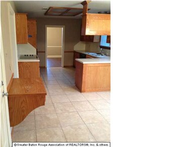 Full view of open kitchen and breakfast area