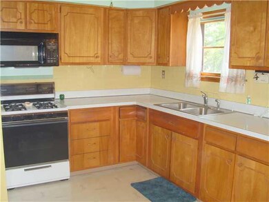 Kitchen Lots of Cupboards and Counter tops for wor