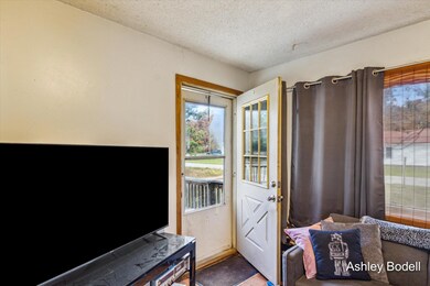 03-03-849-S-McClelland-Ave-White-Cloud-M
