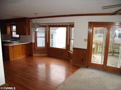Breakfast Nook - Breakfast Nook has a Bay Window