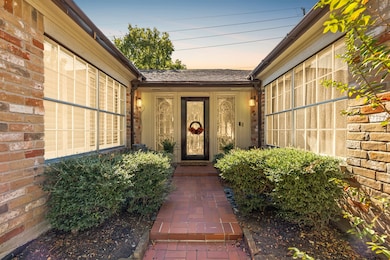 This gorgeous home has an inviting entrance that welcomes your family, friends, and guests.