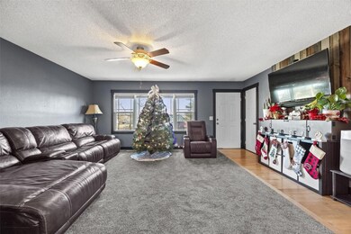 123 Summit St, Center Point, IA 52213 - photo 4