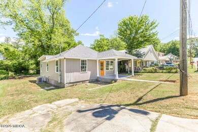 2349 Berthadale Ave 1
