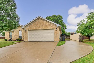 301 Sweetwater Dr, Weatherford, TX 76086 - photo 3