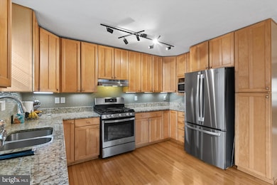 15730 Ambiance Dr, North Potomac, MD 20878 - photo 3