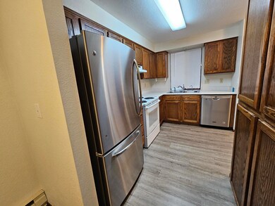 1028 SE Camelot Dr, Grants Pass, OR 97526 - photo 6