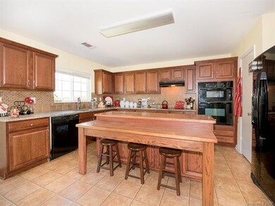 Kitchen with breakfast bar