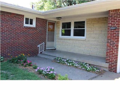FRONT PORCH / BEAUTIFUL LANDSCAPING