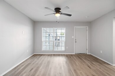 9711 Linkmeadow Ln unit 17, Houston, TX 77025 - photo 2