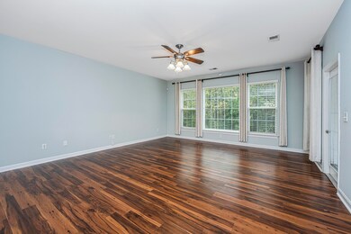 1676CamfieldLn006