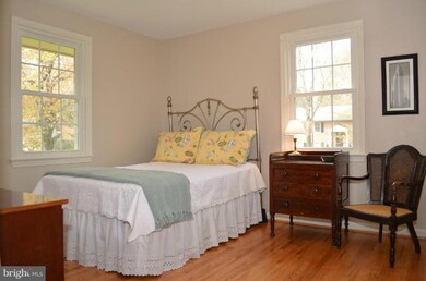 5113 Portsmouth Rd, Fairfax, VA 22032 - photo 2
