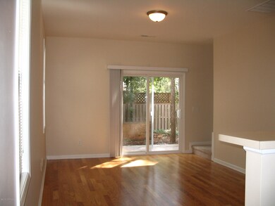 981 Downey Brancd Living RM