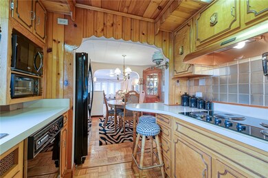 Parquet wood flooring in the kitchen & dining room