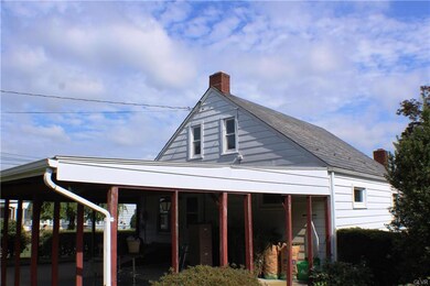 Huge covered patio for all types of outdoor activi