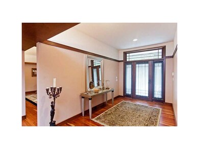 Foyer.