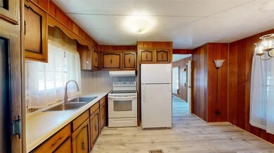 979 Toll Gate Rd, Warwick, RI 02886 - photo 5