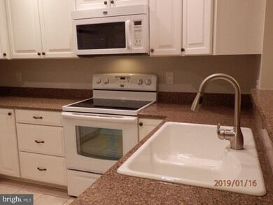 Quaker Hill Community unit 114, Alexandria, VA 22314 - photo 2