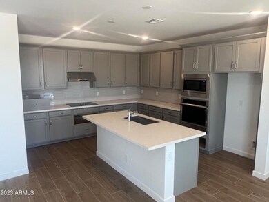 Lot 570 - Kitchen