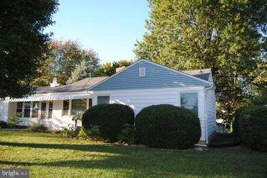 235 W Myrtle St, Littlestown, PA 17340 - photo 2