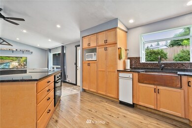 7403 7th Dr W, Everett, WA 98203 - photo 7