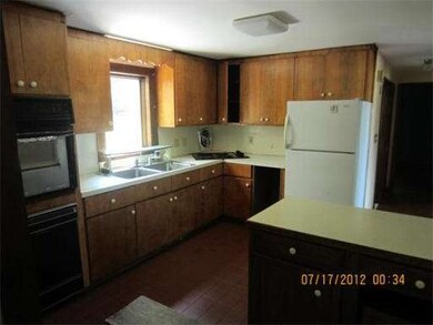 302 Grove St, Randolph, MA 02368 - photo 3