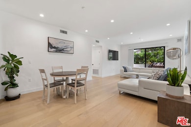 1123 S Shenandoah St unit 101, Los Angeles, CA 90035 - photo 4