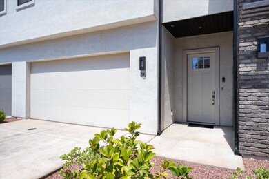41-2600 Ocotillo #16 - www.lystpros.com