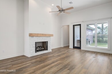 310 San Sebastian Dr, Youngsville, LA 70592 - photo 6