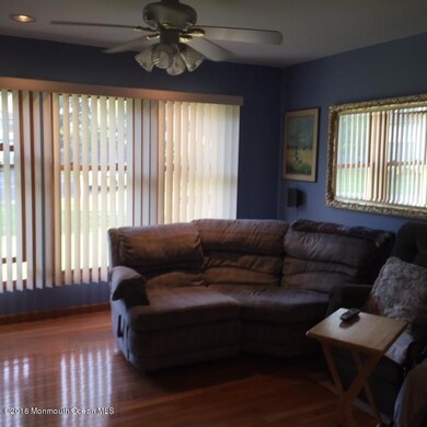 13 Daniel family room