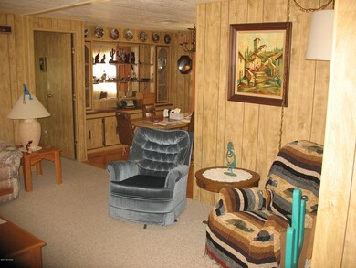 5562 Circle Z Living Room (2)