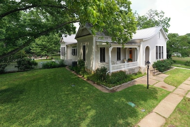 405 W Creek St, Fredericksburg, TX 78624 - photo 2