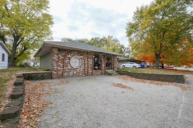 813 Tomahawk Blvd, Kokomo, IN 46902 - photo 2