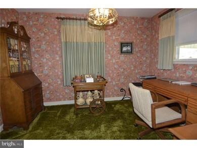 3213 Noble St, Reading, PA 19605 - photo 5