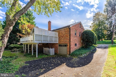 3867 N Chesterbrook Rd, Arlington, VA 22207 - photo 2