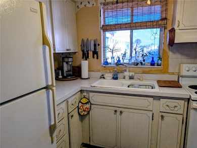 5862 Welcome Rd unit J25, Bradenton, FL 34207 - photo 4