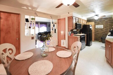 Eat-in Kitchen