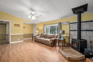 2530 Robertson Bridge Rd, Grants Pass, OR 97526 - photo 7