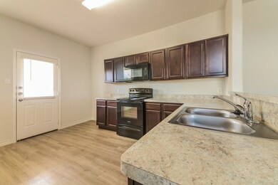 1311 Mallard Cove, Ennis, TX 75119 - photo 6