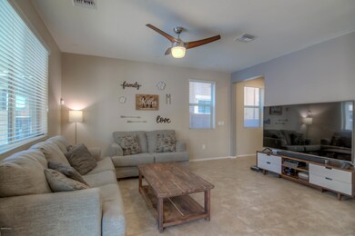 6 Living Room photo b