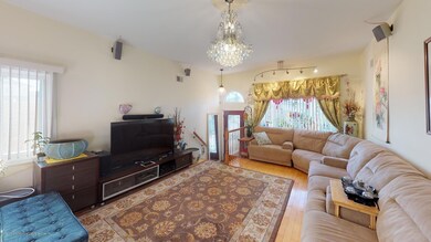 53-Mapleton-Avenue-Living-Room
