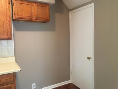 857 Regina Ct unit B, Columbus, OH 43204 - photo 4